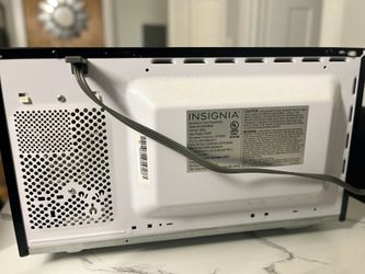 Insignia Stainless Steel Microwave Oven