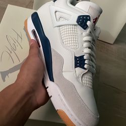 Jordan 4 SB 