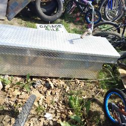 Metal Tool Box Must Pick Up First Come First Serve