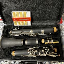 Student Clarinet With Reeds