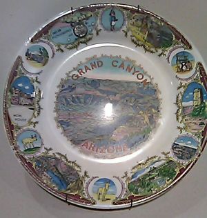 Photo Nice vintage souvenir plate. Grand Canyon Arizona. 12 with a wire hanger on it.