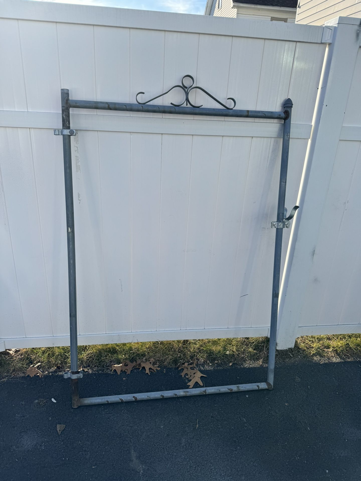Gate
