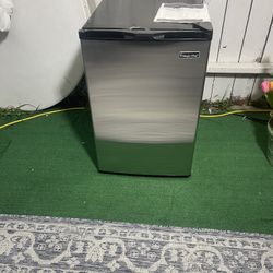  Magic Chef - 3.0 cu. ft.Freezer in Stainless Steel 