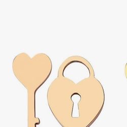 Pick up from Mount Juliet 37122..New beautiful Rose Gold lock n key theme stud earrings with box ..excellent condition 