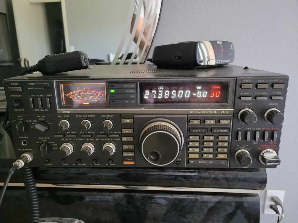 Icom 765 HF CB/HAM RADIO