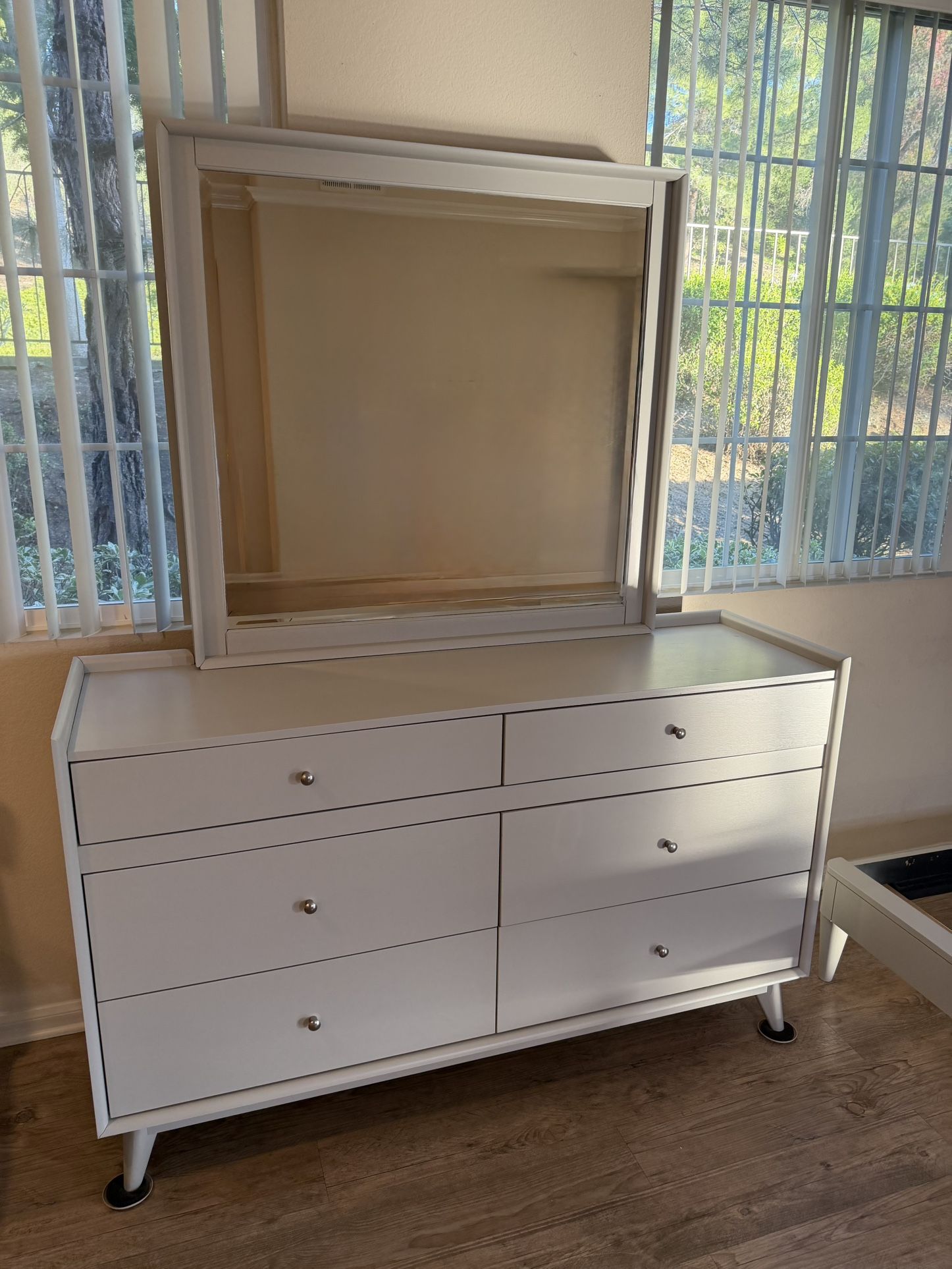 Jerome’s Bedroom Set Kind Size