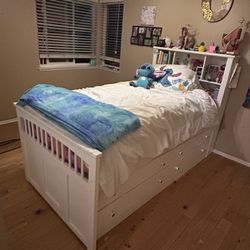 Twin Bed with drawers 