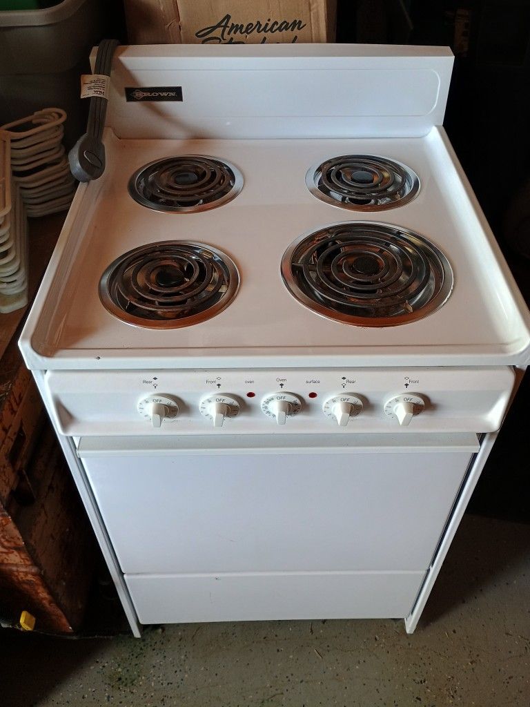 24 Inch Electric Stove Like New