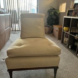 Vintage looking  Chair Creme