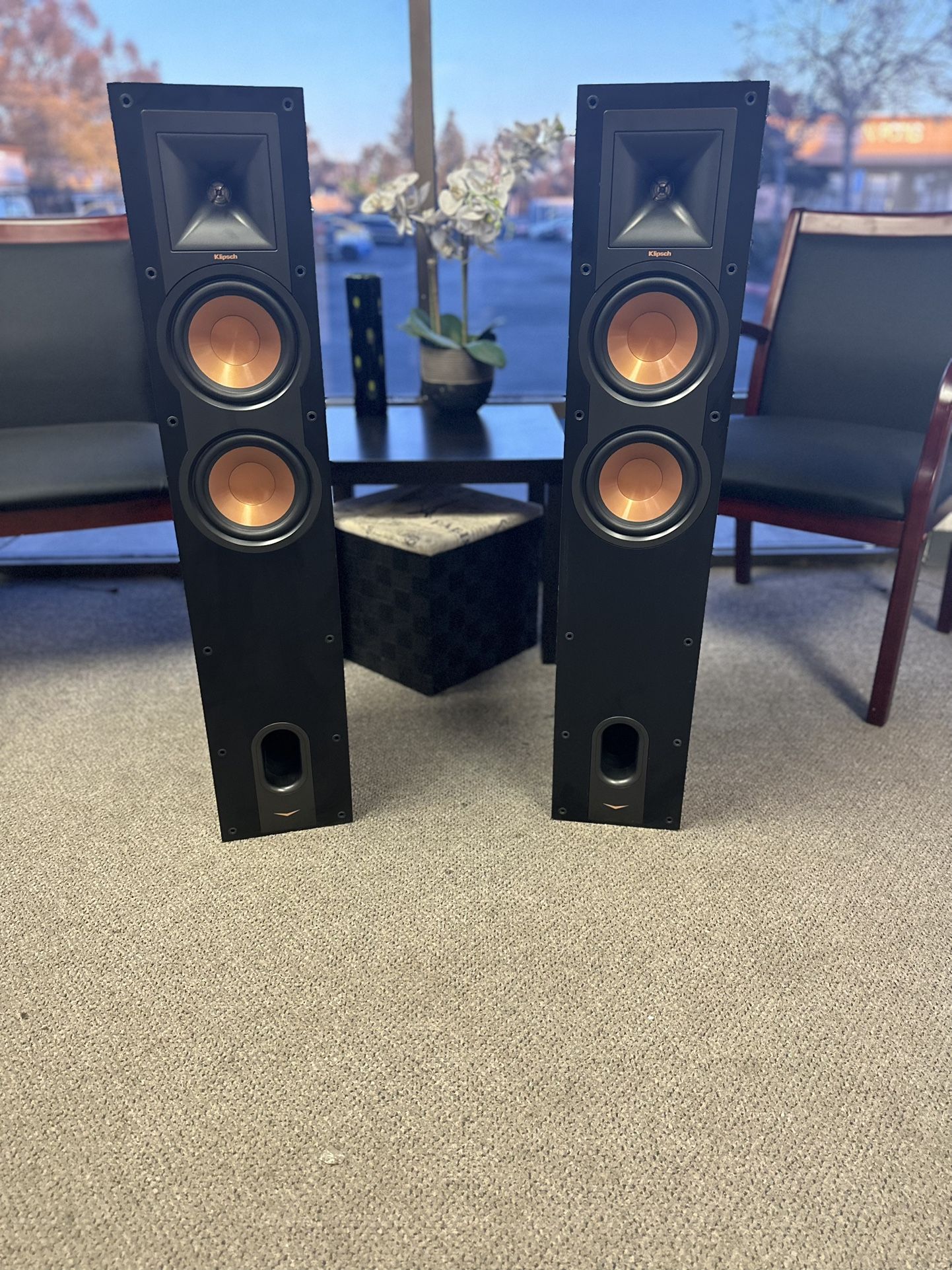 MSRP $ 1800 Klipsch R-26F Floor Standing Home Theater Speakers - Set Of 2