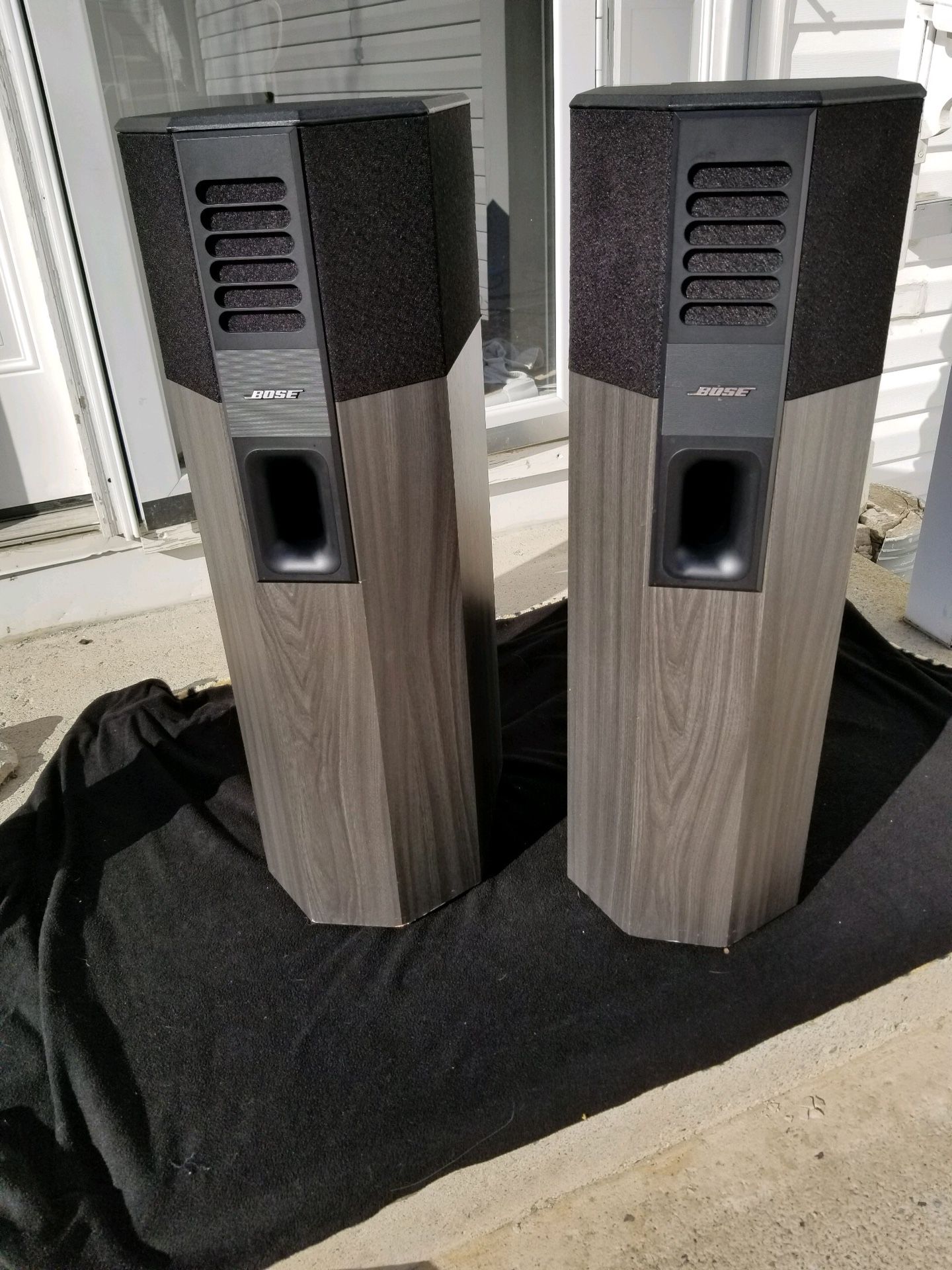 Matching Right And Left Bose 701 Floor Standing Speakers For In Grand Island Ny Offerup