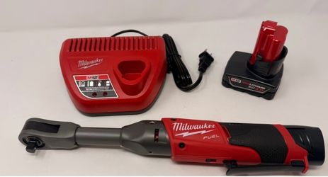 Milwaukee M12 FUEL Brushless Cordless 3/8 in. Extended Reach Ratchet Kit with 3.0 Ah Battery