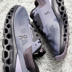 Size 8.5 Women's On Cloud Cloudstratus 3 3WD(contact info removed)4.
