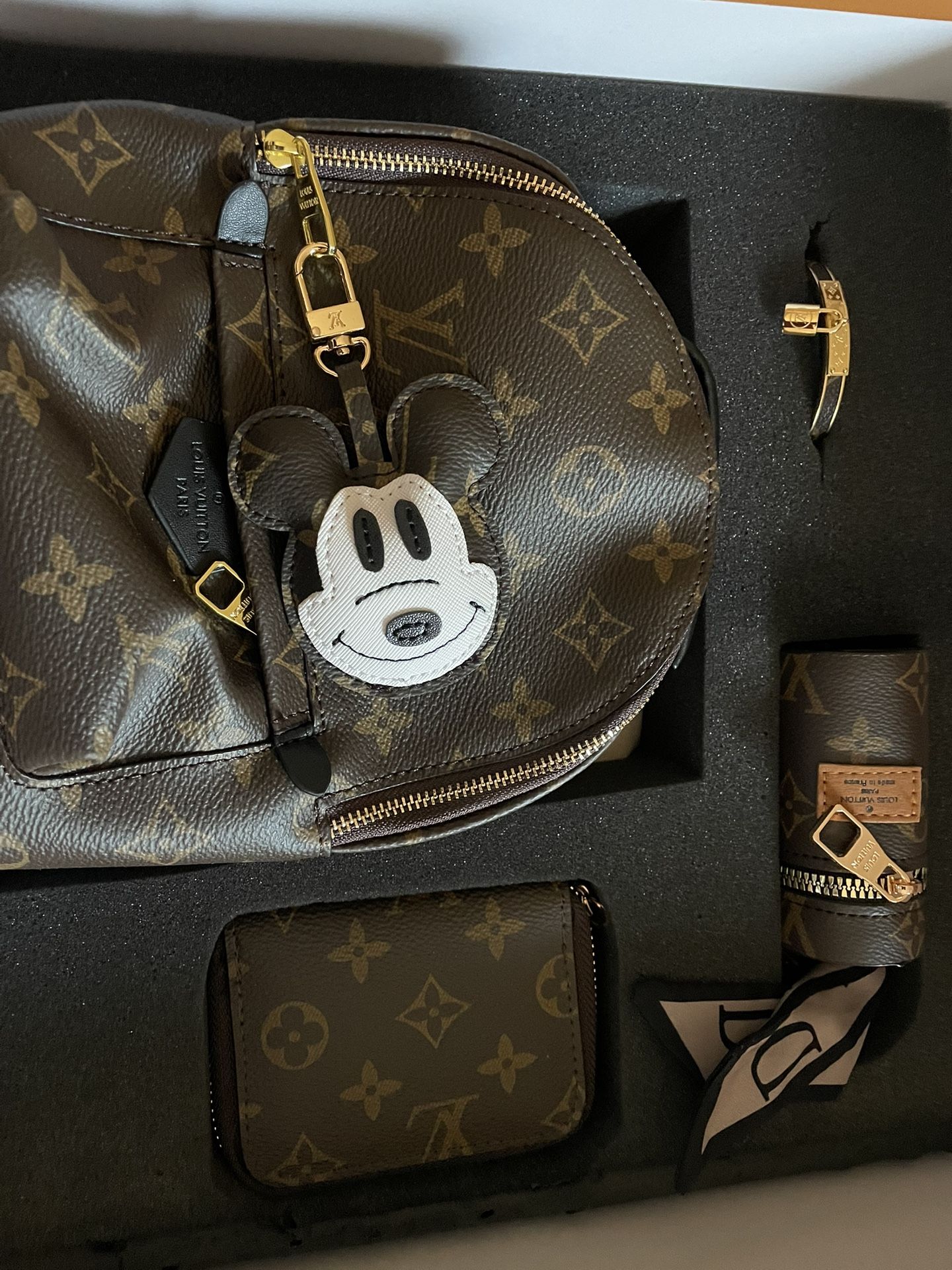 ‼️BRAND NEW IN BOX LV BUNDLE‼️