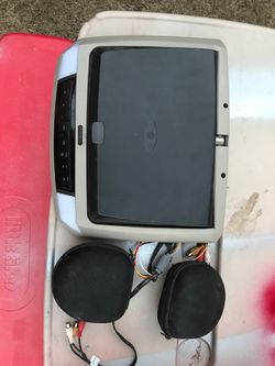 Fahrenheit flip down screen with wireless headphones