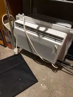 ❄️ Vissani Window Air Conditioner – $75 OBO ❄️