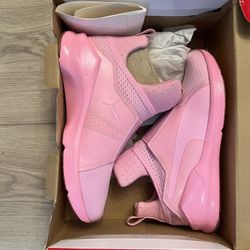Woman’s Pink Puma Sneakers 