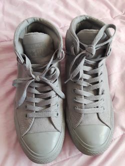 GRAY CONVERSE SIZE 8 WOMENS