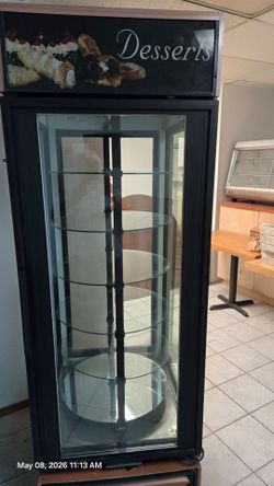 Deli refrigerator case