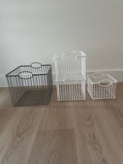 4 Pillowfort White wire storage basket like new!