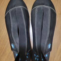 Size 37 cloud footwear black leather closed toe slingback flats