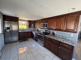 Full kitchen