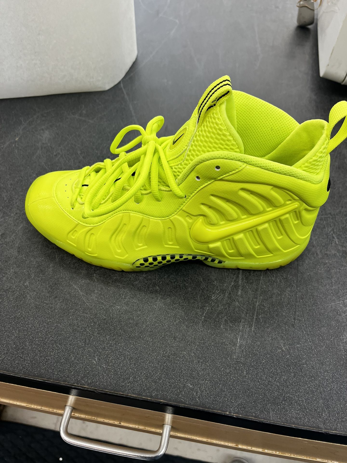 Nike Foamposite Pro Volt