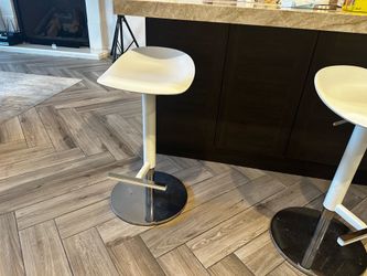 Set of 6 Bar Stools for Sale 🪑