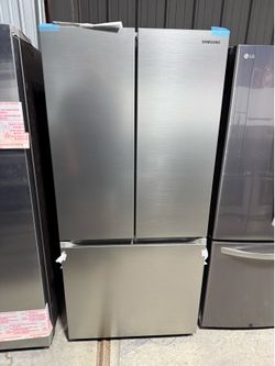 Brand new  Samsung 33 in. 17.5 cu. ft. Smart Counter Depth 3-Door French Door Refrigerator with a Stainless Look