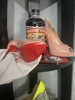 2 Pairs Of LV
