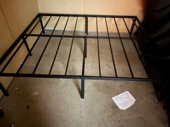 Black Metal Platform Bed Frame (king size)