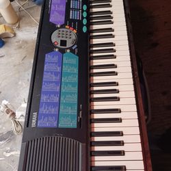YAMAHA Keyboard Piano *READ*