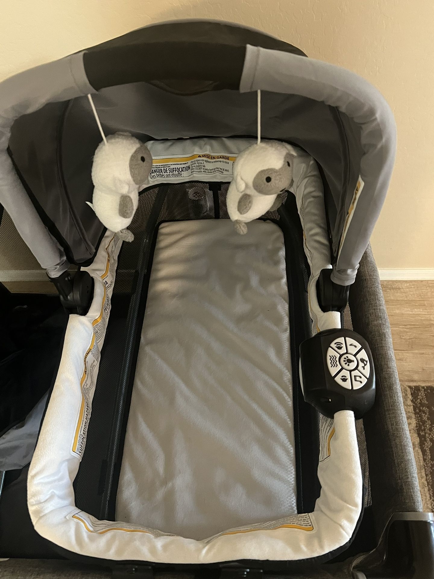 Baby Trend Simply Smart Nursery Center Playard with and Travel Bag for Sale in Phoenix