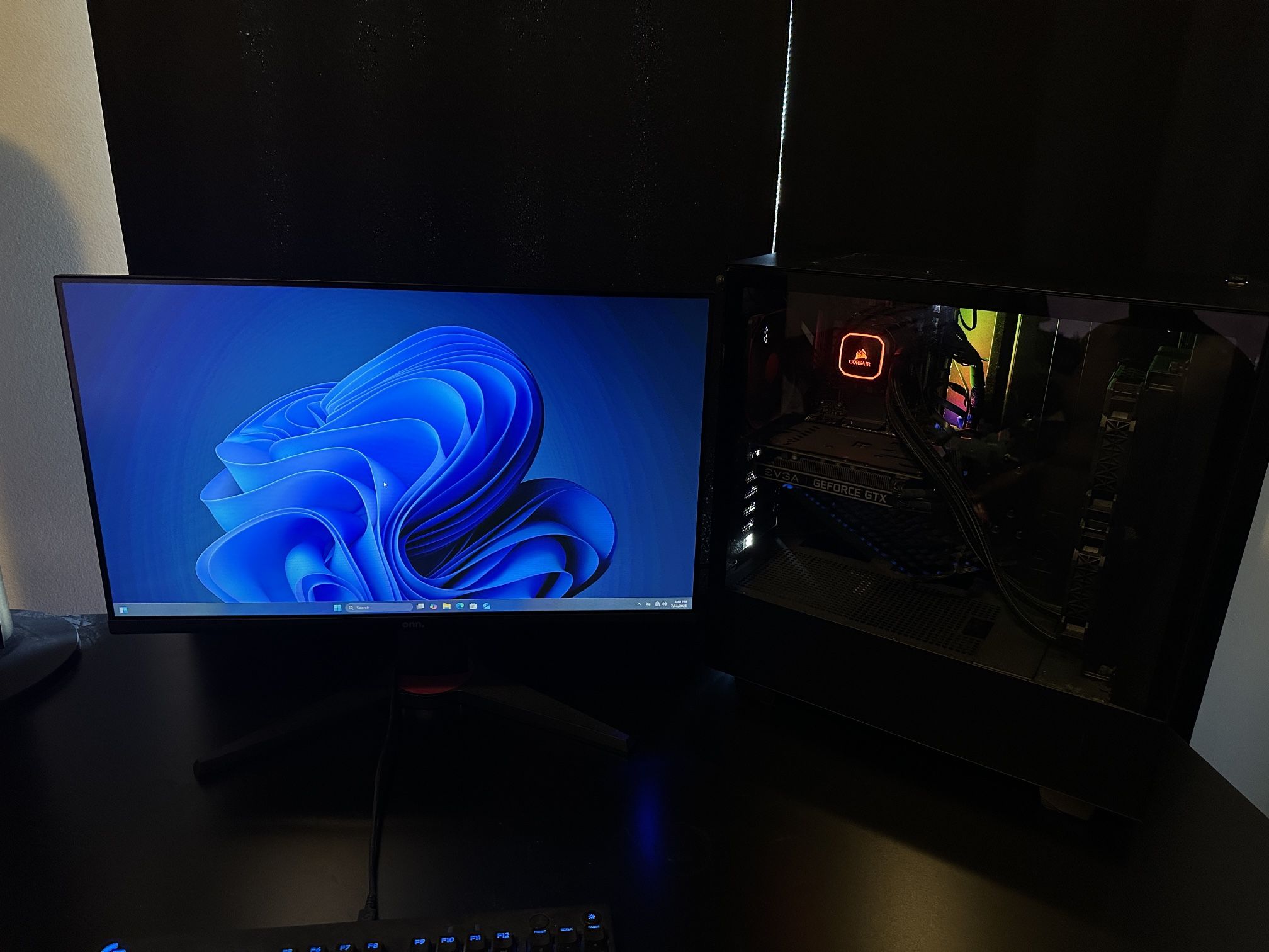 Gaming PC Setup (Monitor + PC)