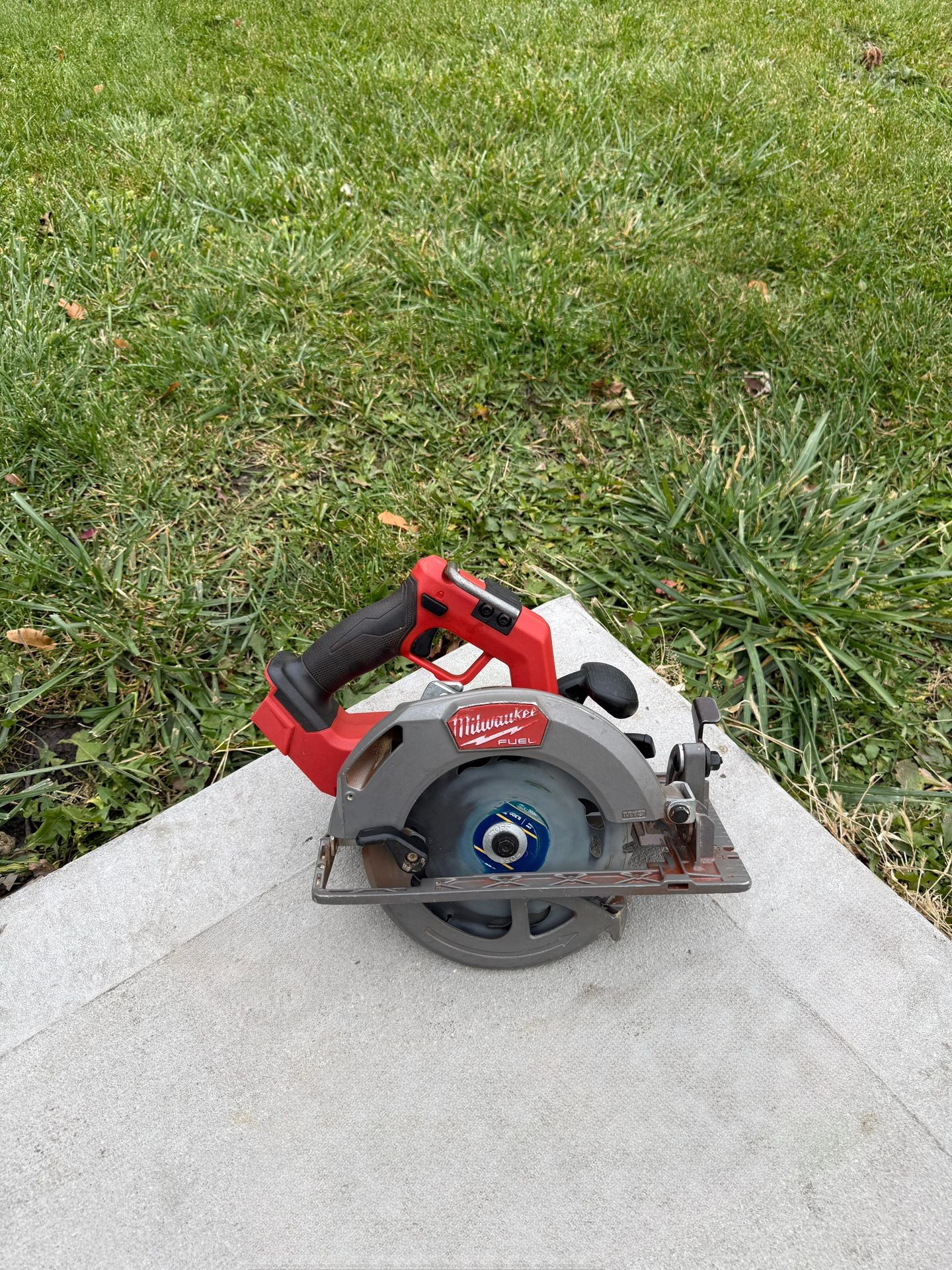 M18 FUEL 18V Lithium-Ion Brushless Cordless 7-1/4 in. Circular Saw (Tool-Only)