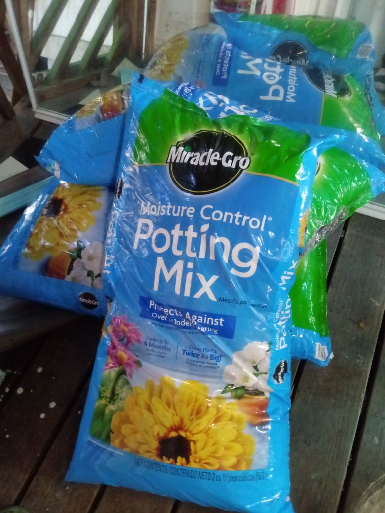 Miracle gro moisture control potting soil 2 cu ft *per bag