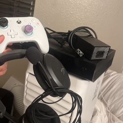(SALE) Xbox, Controller & Headset