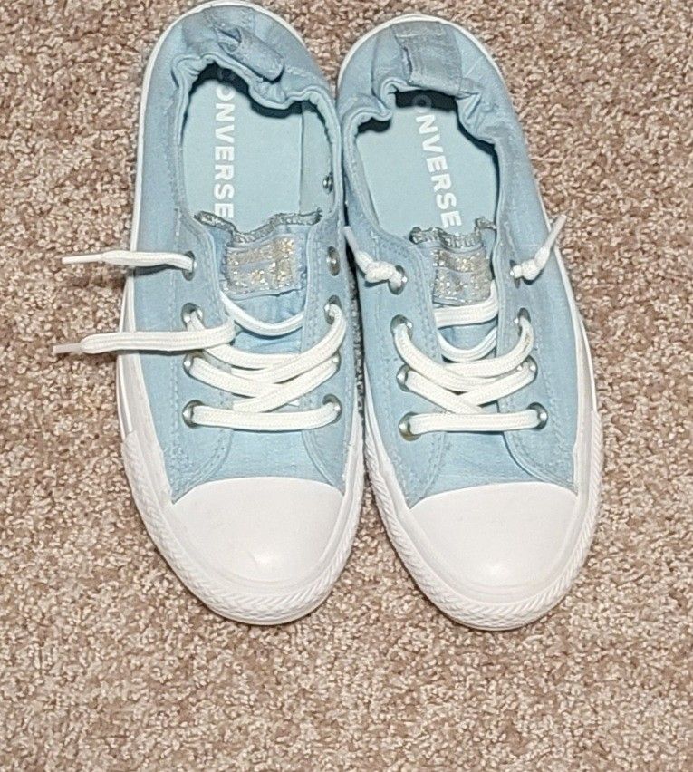Size 7.5 Converse