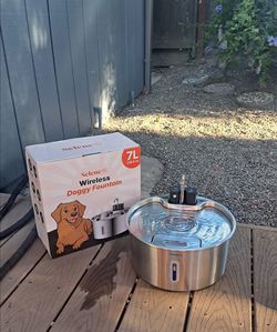 Wireless Doggy Fountain 7L Like New
