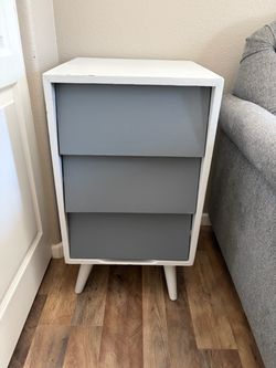 Children’s dresser and night stands