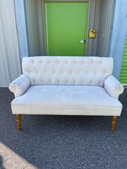 Tufted Settee Loveseat with Wood Legs