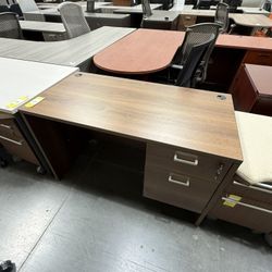 Used 4’ Single Pedestal Desk