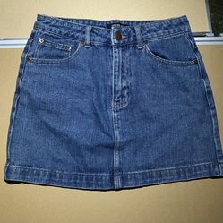 Women's Mini Denim Skirt Women Size Small Forever 21 Midi Length, super cute piece for the closet. Brand: Forever 21  High Waisted