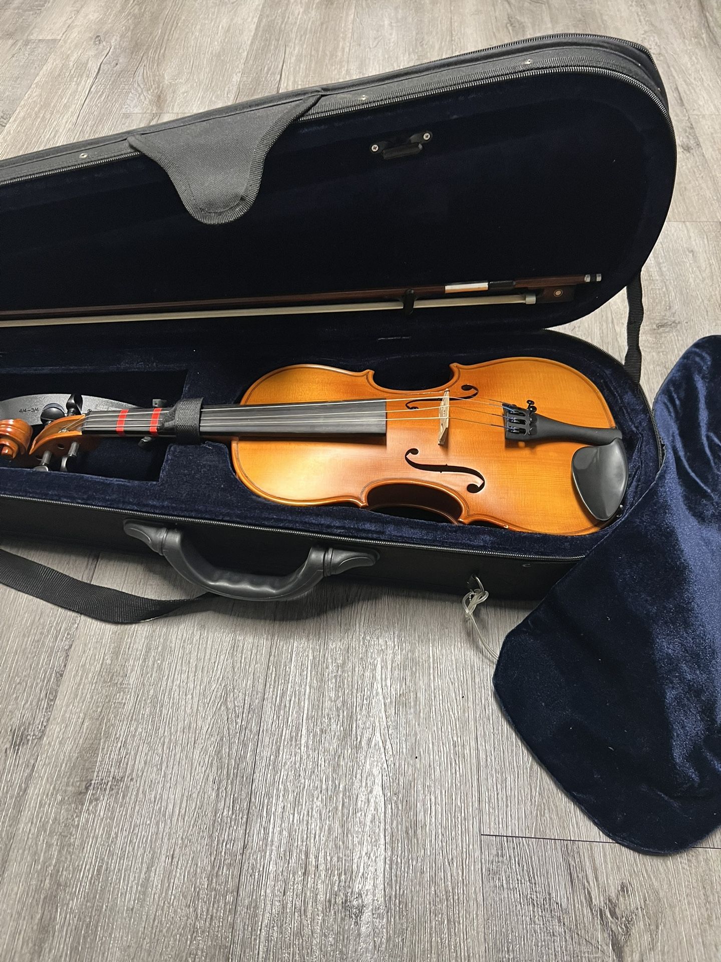 Aubert student violin