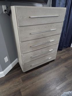 Like new dresser