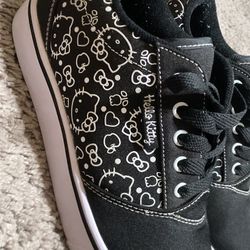 Hello Kitty heely’s - Kids Size 4