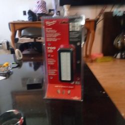 Milwaukee Rover 700 Lumens Light