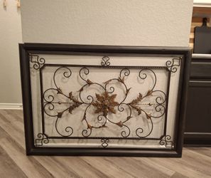 HUGE METAL WALL DECOR (SERIOUS BUYERS ONLY PLEASE 🙏🏻)READ FULL DESCRIPTION BEFORE ASKING PLEASE 🙏🏻 IF IT'S POSTED IT'S AVAILABLE 👀