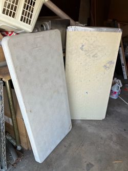 4’ folding tables -2