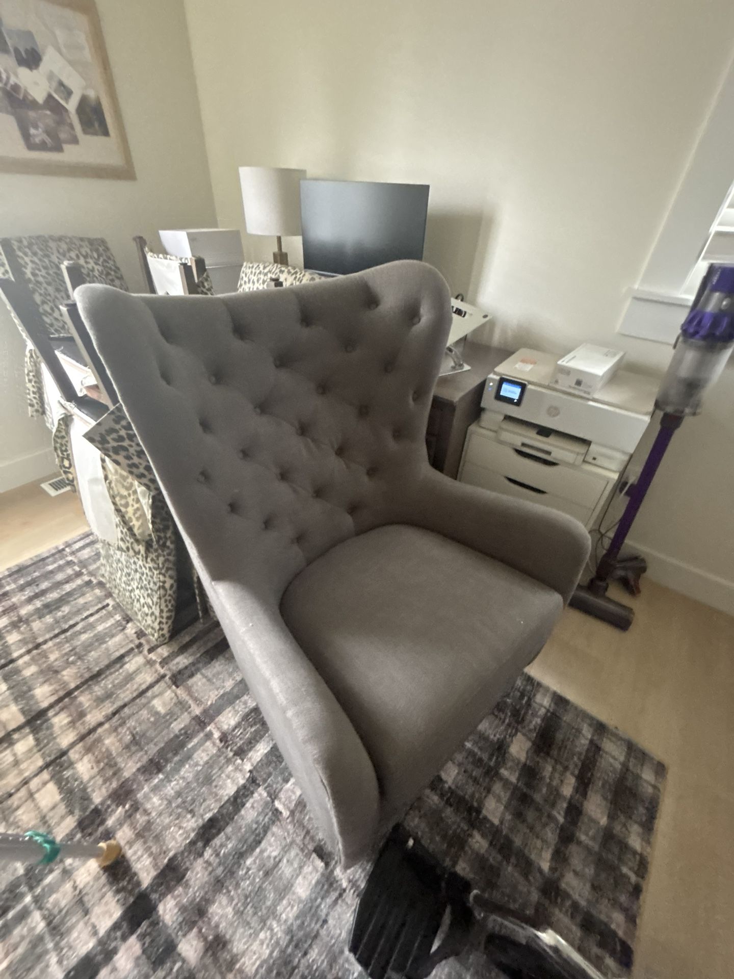 Large Cozy Chair!